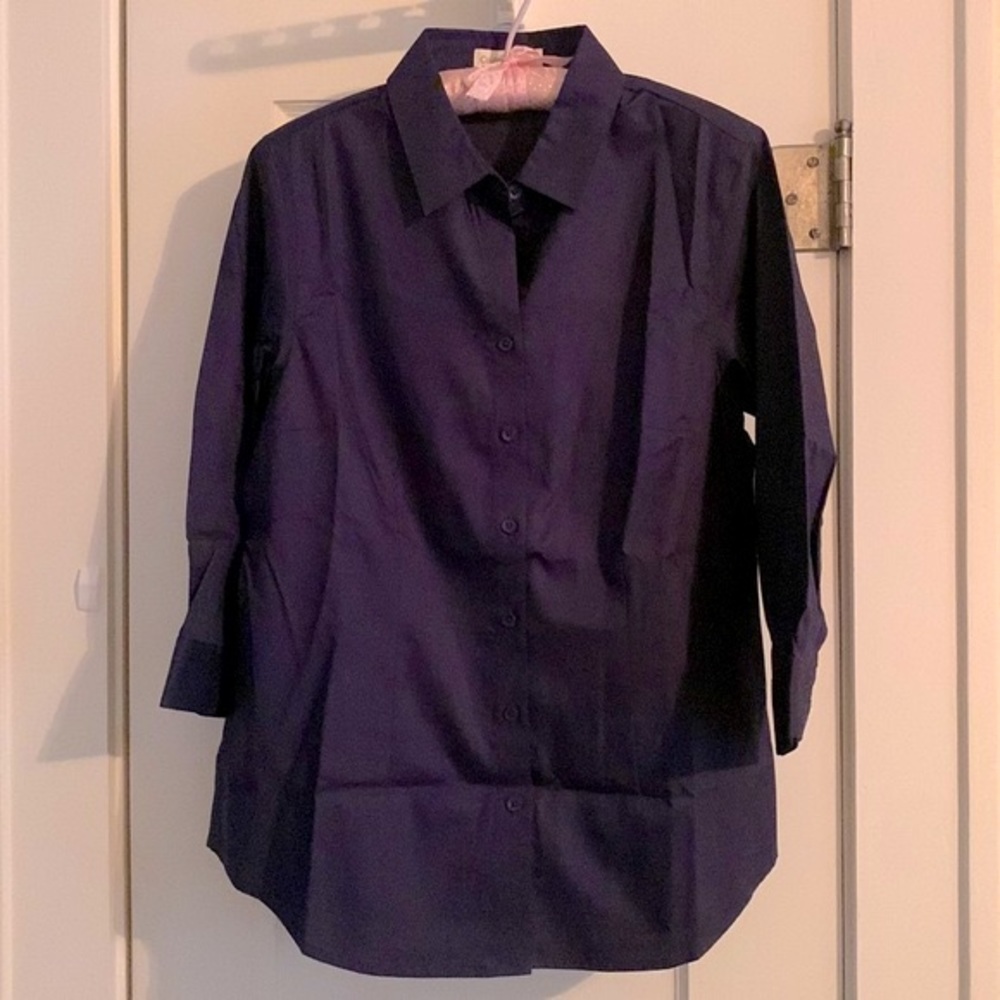 CWC NWT Classic Navy Button Down with 3/4 Cuffed Sleeves, Curved Hem, Beautiful!